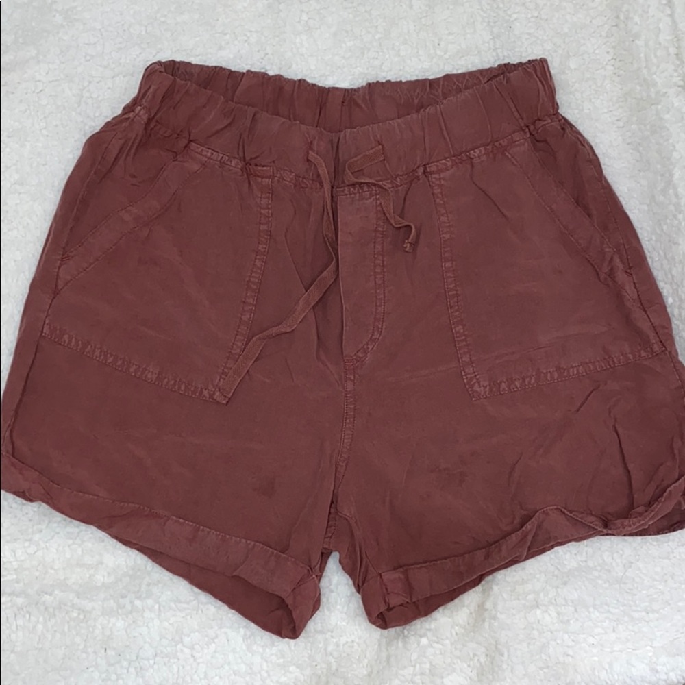 Women’s thread and supply shorts